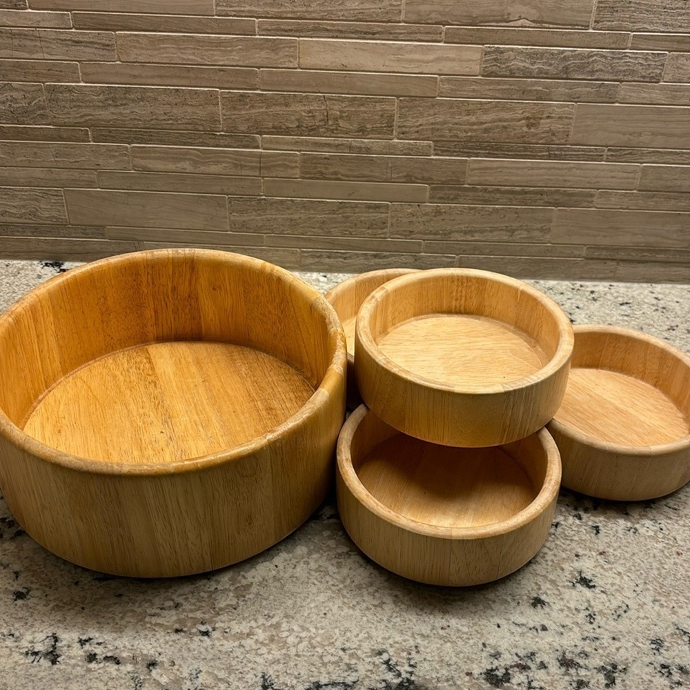 Wooden salad bowl and 4 individual bowls in light stain made in Thailand